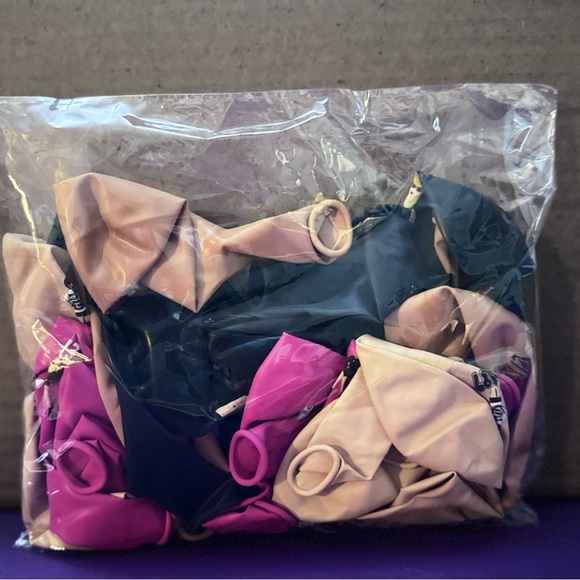 NWT Taylor Swift Party Supply Pack! - Picture 5 of 6